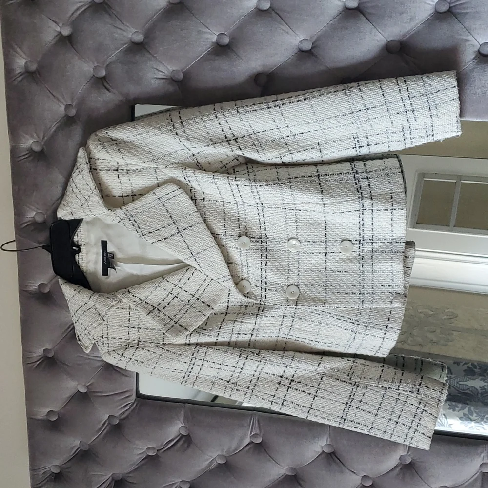 White patterned Zara blazer. Size 4. - Picture 1 of 3